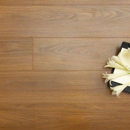 Sàn gỗ Titanium V2025 1220x198x12mm cốt đen , AC4, chống nước 99h